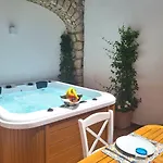 Tiberio House & 아파트