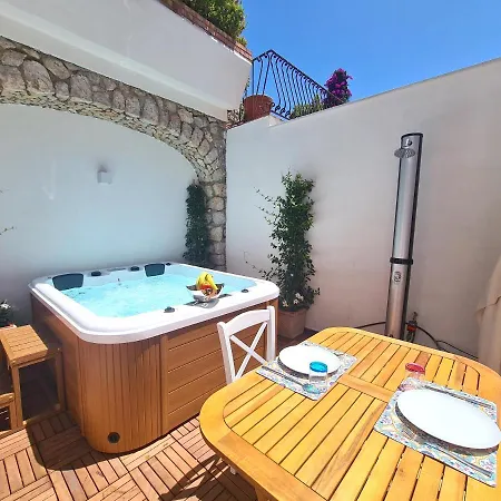 Tiberio House & Apartamento Capri