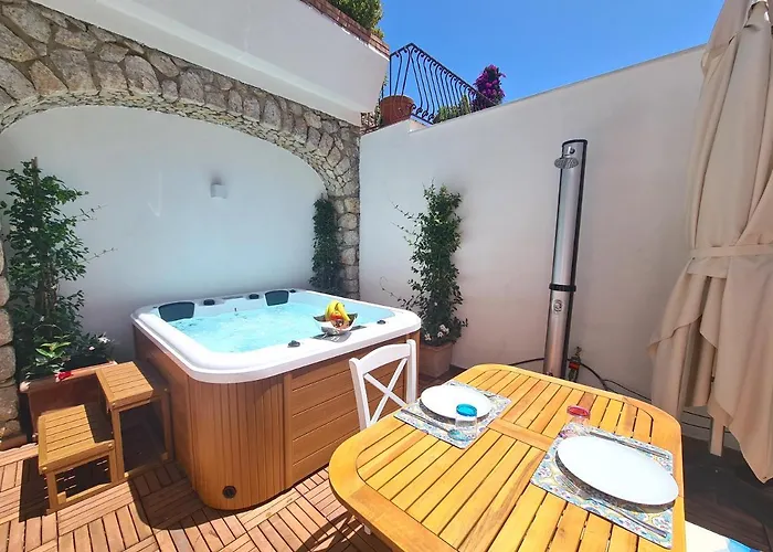 Tiberio House & Apartment Capri